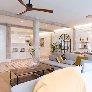 Amplio Y Moderno Con Tarima Refrescante By Staynnapartments , Bilbao España